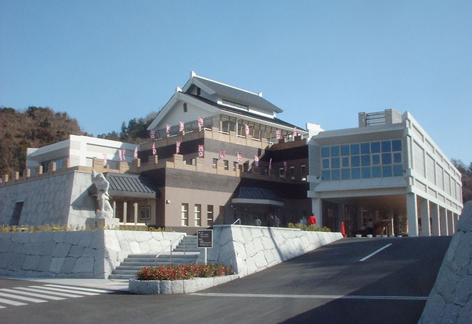 愛媛県今治市にある戦国時代に活躍した能島村上水軍の歴史や文化の研究資料を展示した体験型博物館「村上水軍博物館」の給排水を施工させて頂きました。