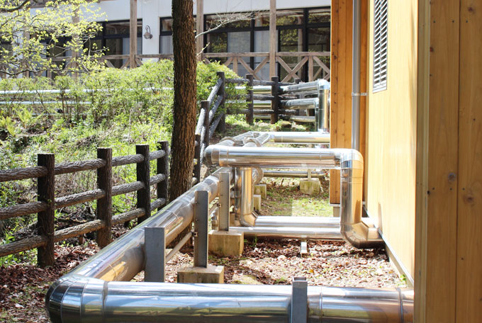 愛媛県西予市のデイサービスセンター 遊の里温泉ユートピア宇和様の給排水、空調設備・換気設備、消防設備を施工しました。環境にやさしい「ペレットボイラー」を導入しました。