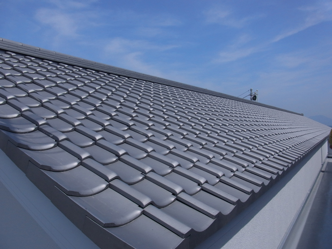 今治市菊間に新しく建設された地域防災の要、消防の新拠点です。瓦の町菊間らしく菊間瓦が施されています。当社は給排水、空調、消防設備を施工させて頂きました。